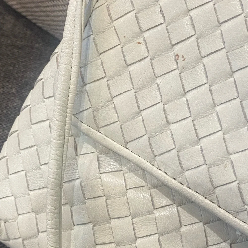 White genuine leather Ashneil crossbody or shoulder bag - Picture 2 of 13